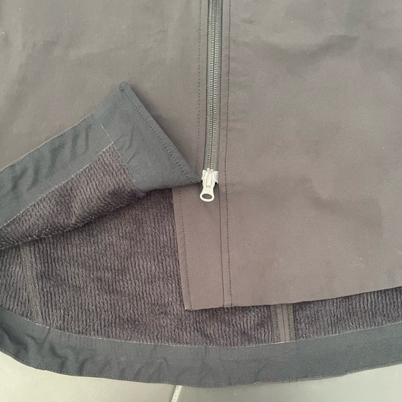 Nau Asymmetrical Trench - Picture 6 of 12